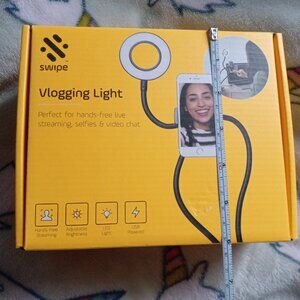 Vlogging light attachment for your phone